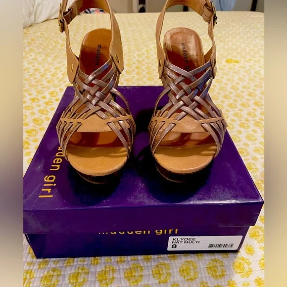 Women’s Madden Girl Klydee Tan Multi colored wedge sandals Size 8 - Picture 1 of 5